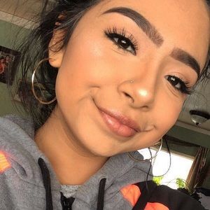 Meet your Posher, Julisa